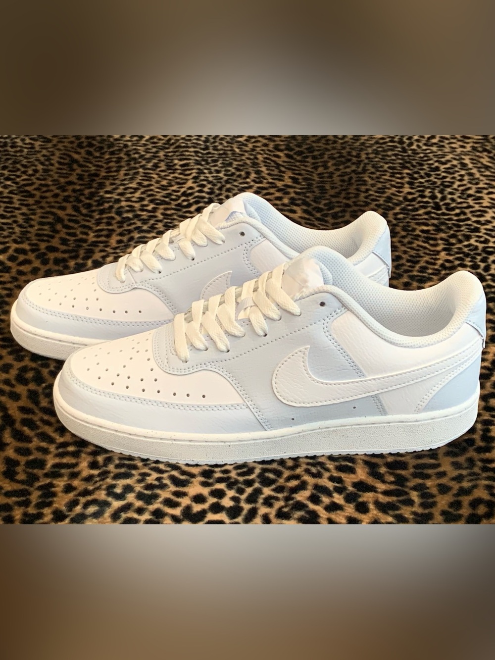 Nike - Picture 2 of 5